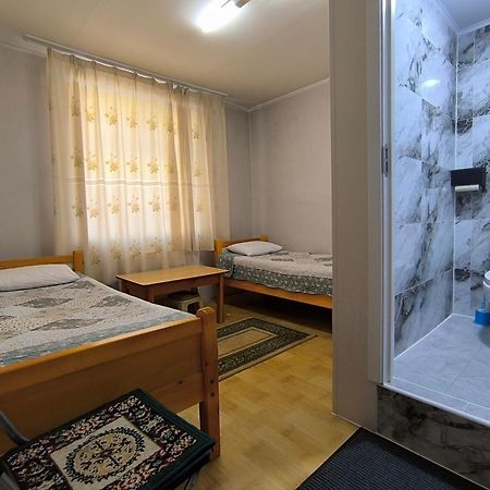 Town Yard Hostel Ulaanbaatar Bagian luar foto