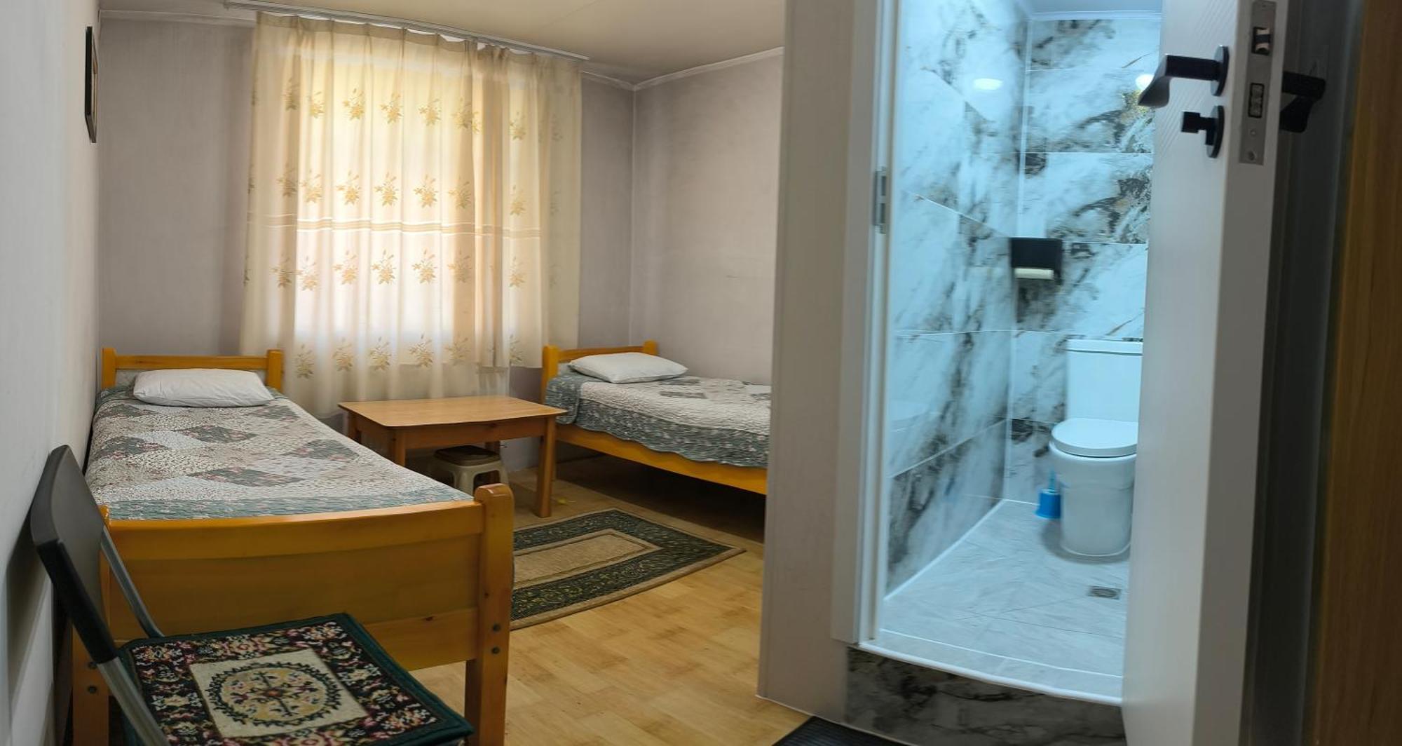 Town Yard Hostel Ulaanbaatar Bagian luar foto
