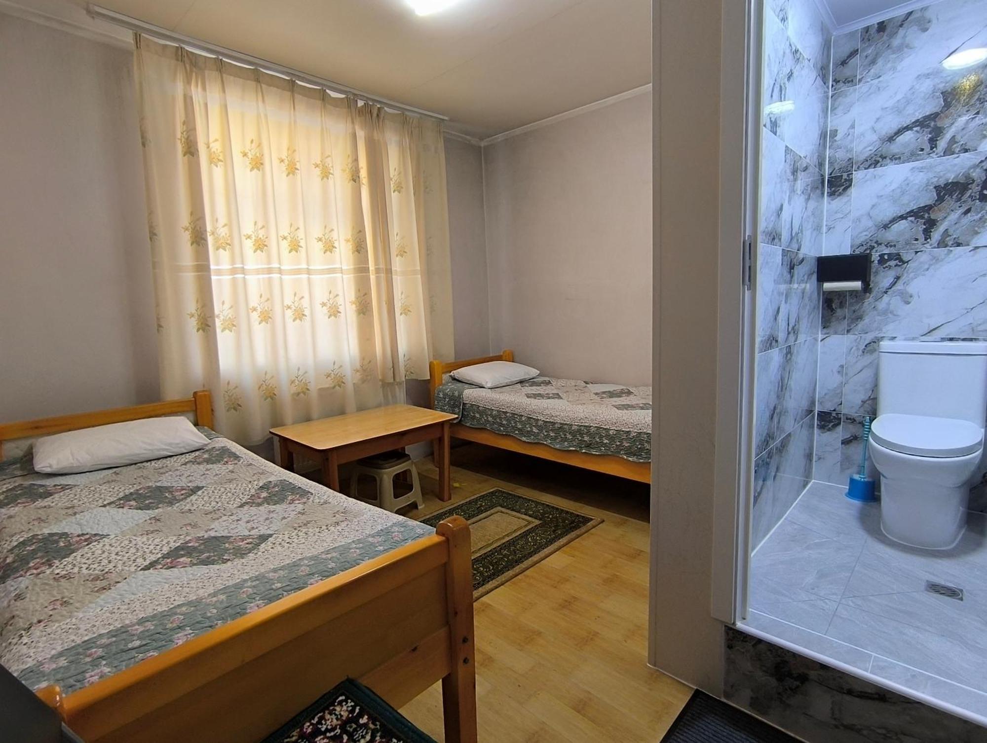 Town Yard Hostel Ulaanbaatar Bagian luar foto