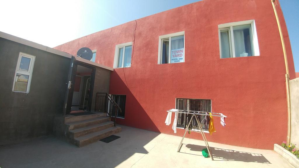 Town Yard Hostel Ulaanbaatar Bagian luar foto
